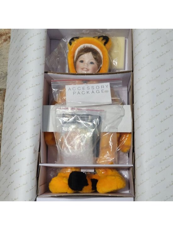 Danbury Mint Other - Danbury Mint Trick or Treat Garfield Porcelain Doll 1996 NIB